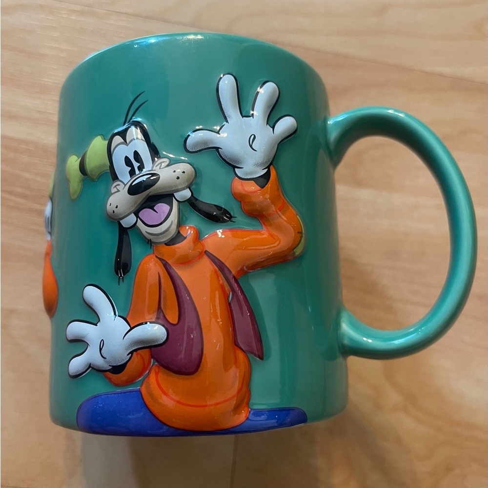 Disney 3D raised Goofy coffee Mug